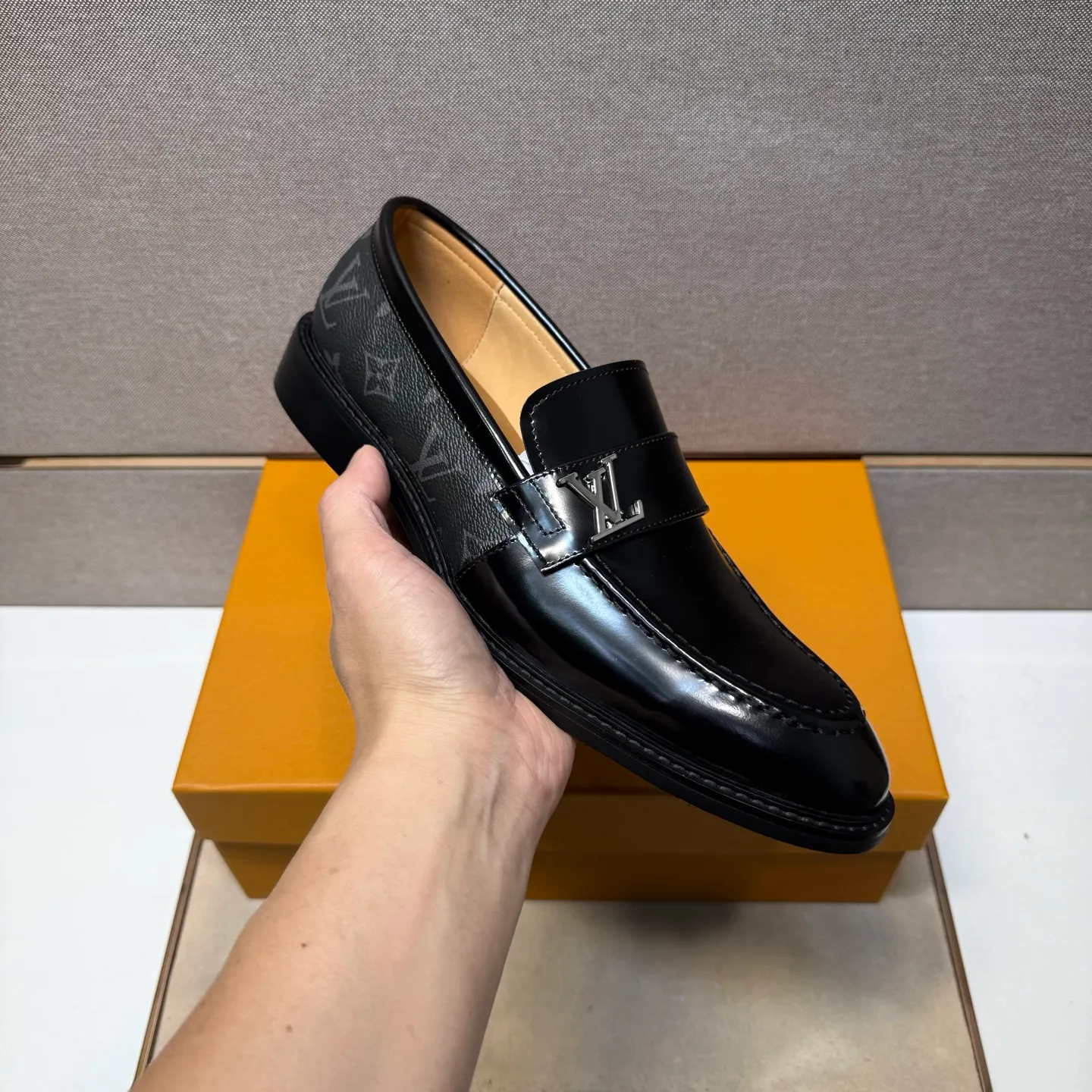 Men's men's shoes 💰pp462【LV～】Men's casual leather shoes 2025z cabinet sales simultaneously 🔶Size: 39-44#️⃣ 🔷2 colors🔜The upper is made of multi-material splicing➕Cow leather lining, comfortable and breathable, sole: original comfortable and wear-resistant outsole, ⚠️real thing📱photographed🎬real thing is better📢📢📢